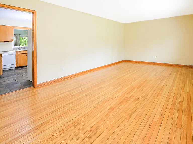 117 N Hillsdale Dr — Photo 4