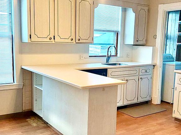 2nd image of 9 Oakview Ter #2