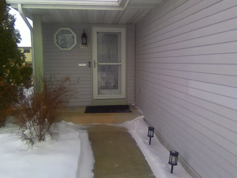 1103 Autumn Dr — Photo 2