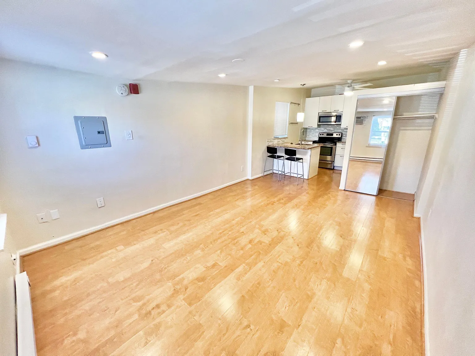 1541 Spring Garden St — Photo 2