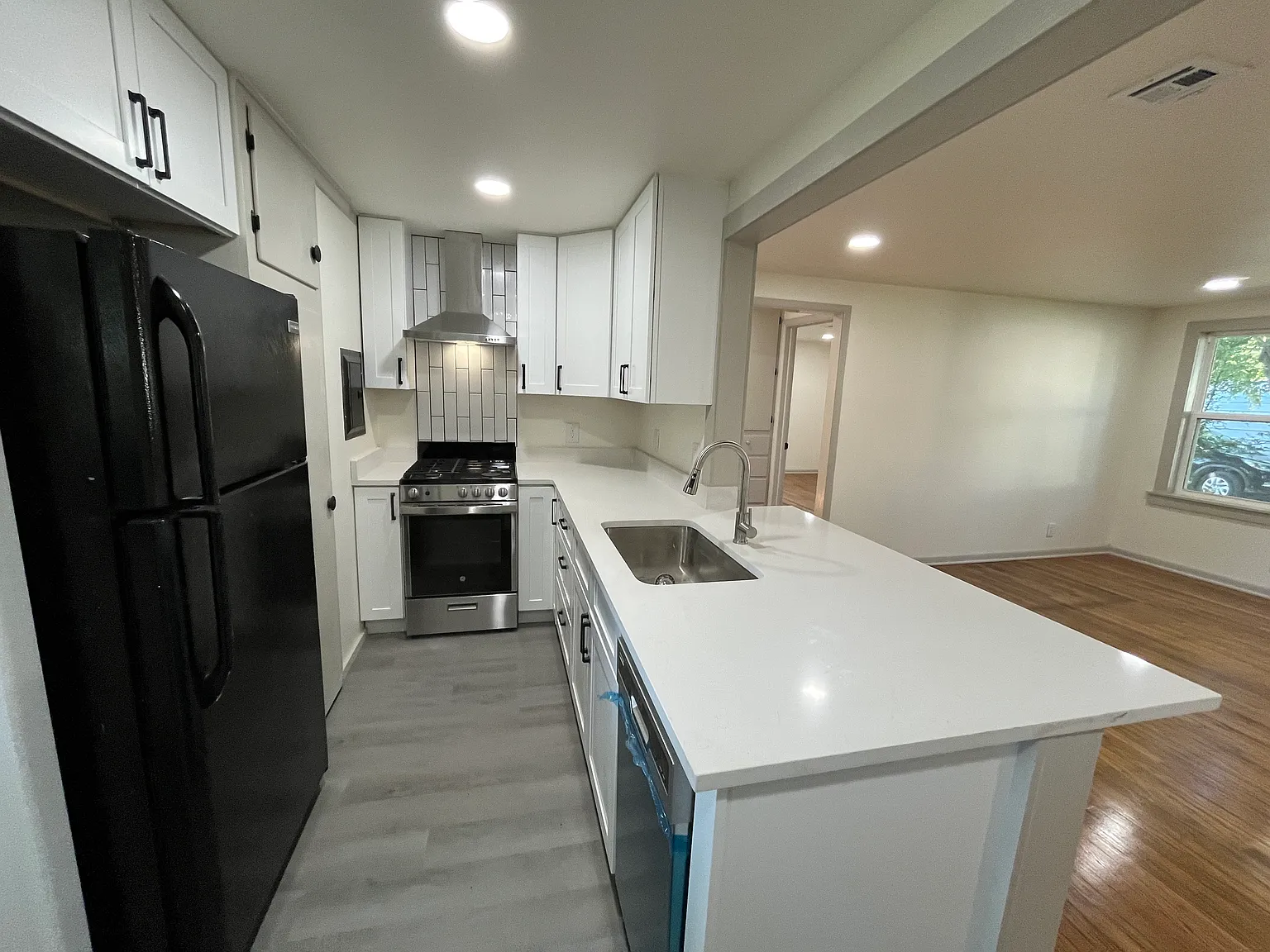 2 bed, 750 sqft, $875 — Photo 3
