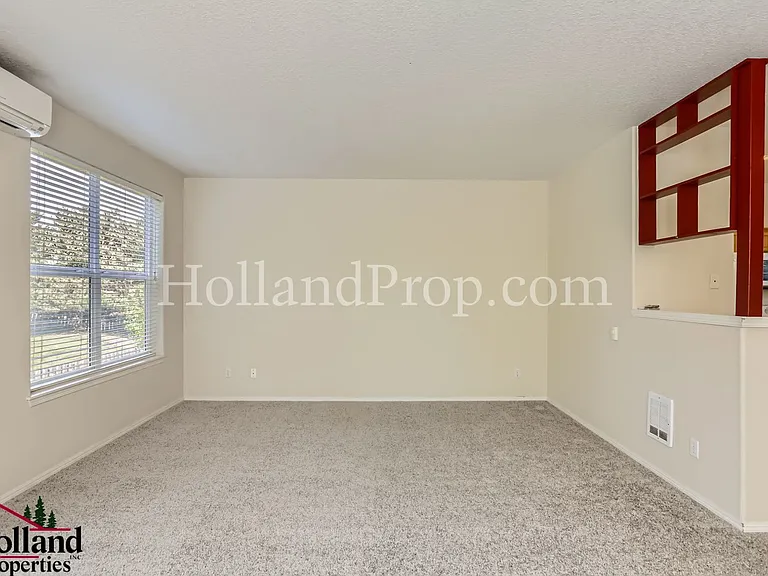 222 NE 76th Ave — Photo 9