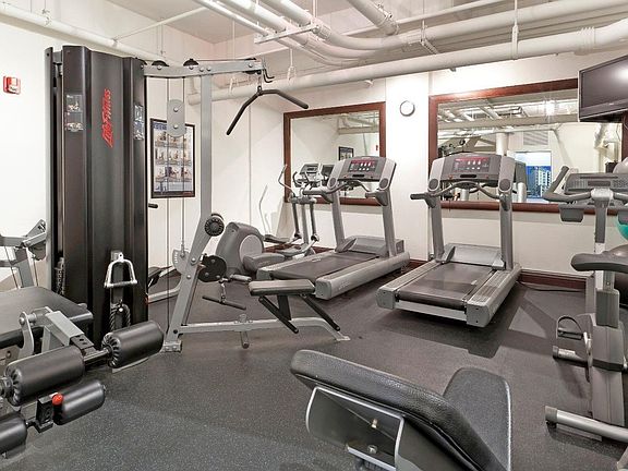 5th image of 1800 Washington St #709