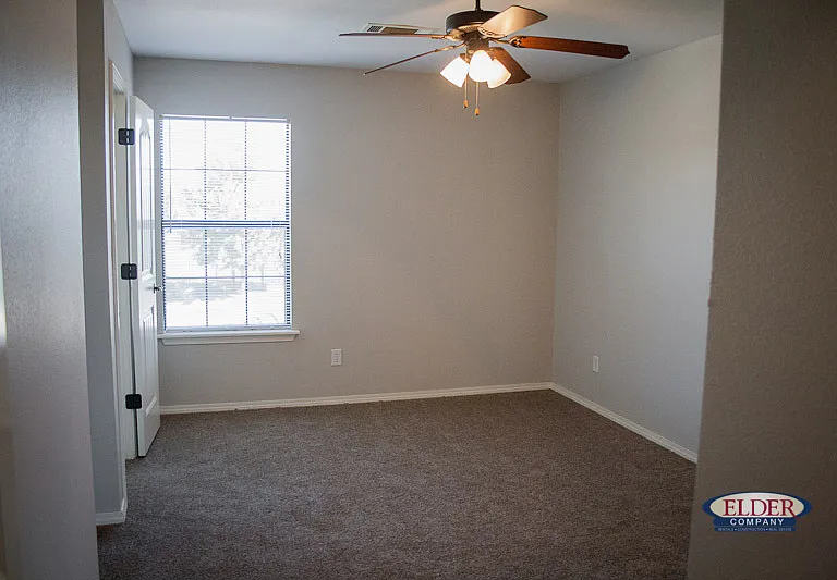 2324 Hidden Lake St — Photo 6