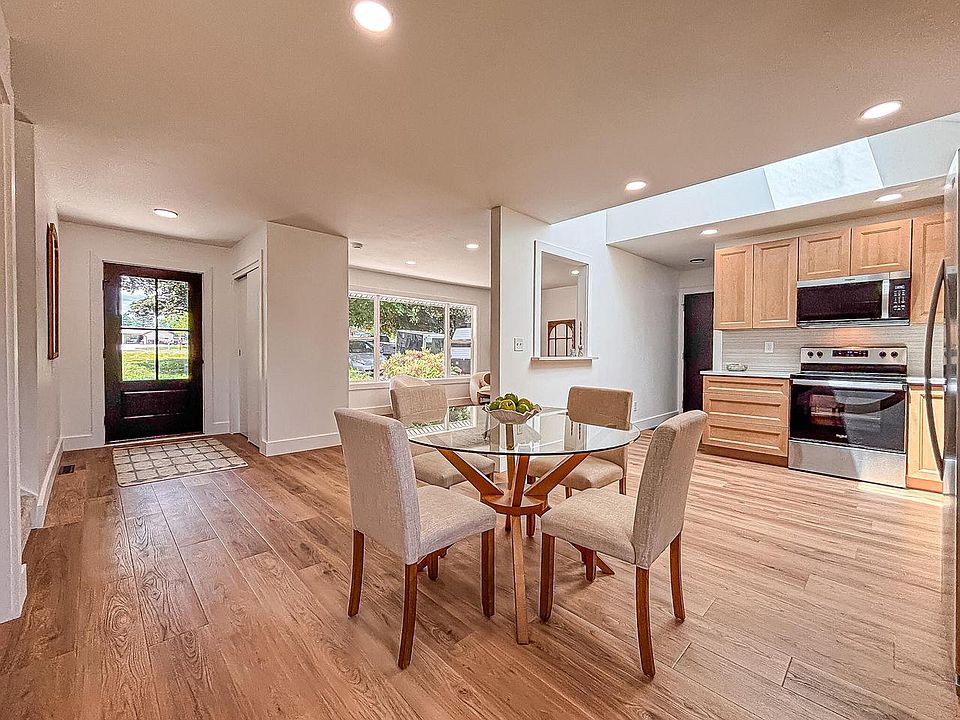 1st image of W309S10340 Knoll COURT