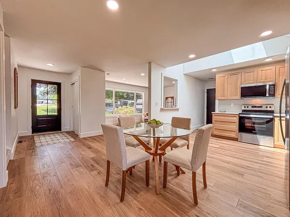 W309S10340 Knoll COURT, Mukwonago, WI 53149