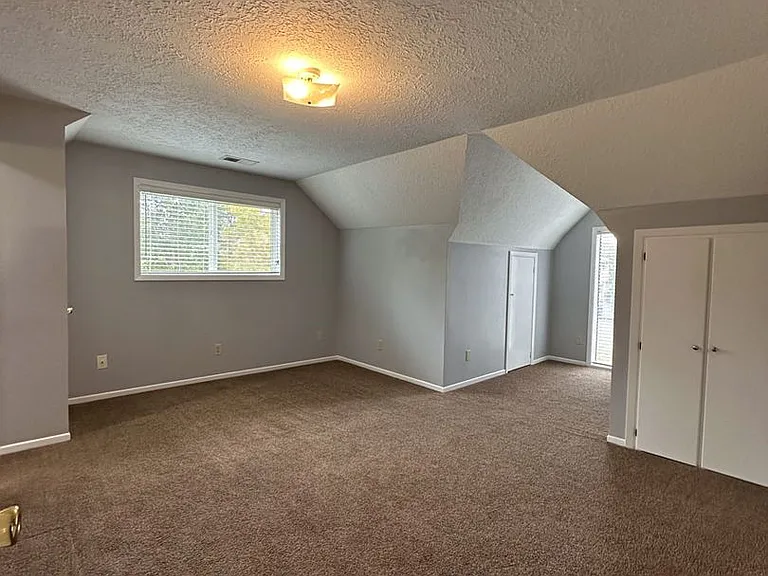 3027 D St NE — Photo 12