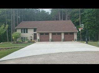 N7665 Sandstone Ln, Crivitz, WI 54114