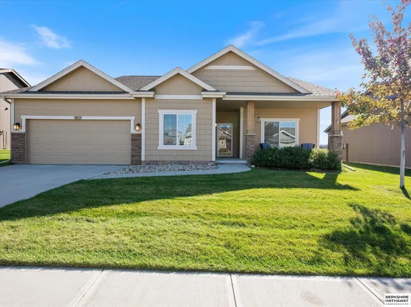 18117 Camden Ave, Elkhorn, NE 68022