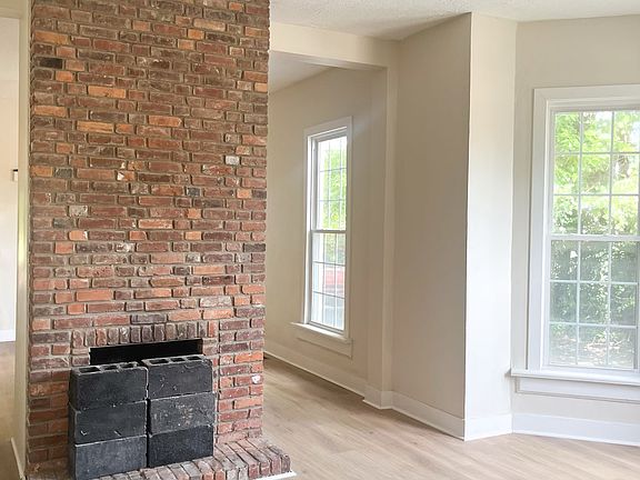 3rd image of 223 Edgewood Ave #223