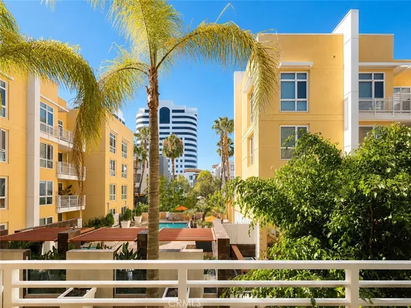 21301 Erwin St Unit 322, Woodland Hills, CA 91367