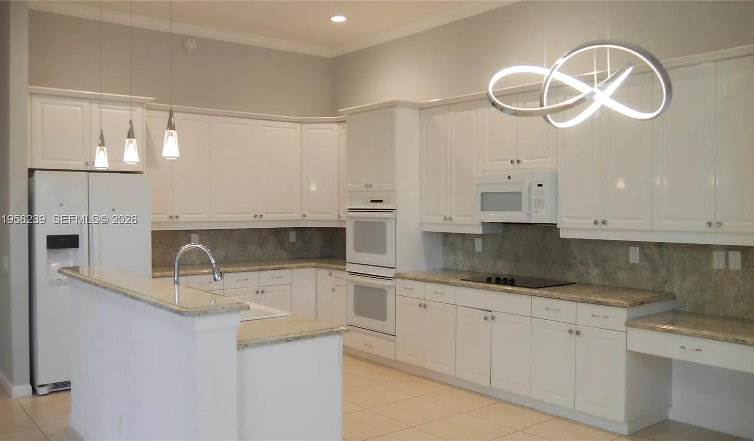 4 bed, 2.5 bath, 2674 sqft, $6,800 — Photo 2