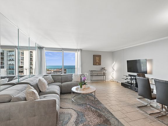 5th image of 6033 N Sheridan Rd APT 36F