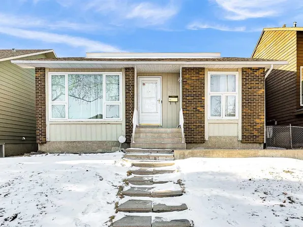 1111 N Berkley Dr NW, Calgary, AB T3K 1S6