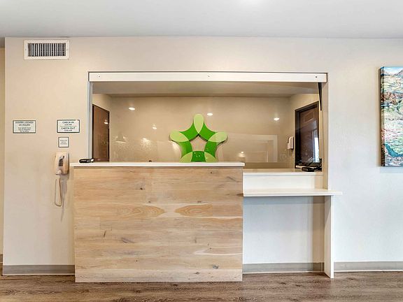 Lobby and Guest Check-in