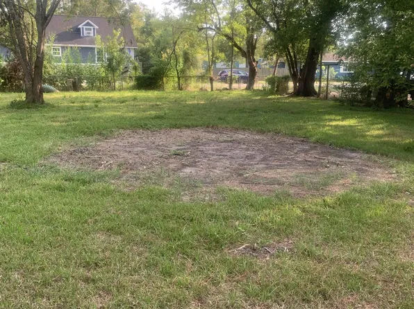 210 Gilbert St, Sour Lake, TX 77659