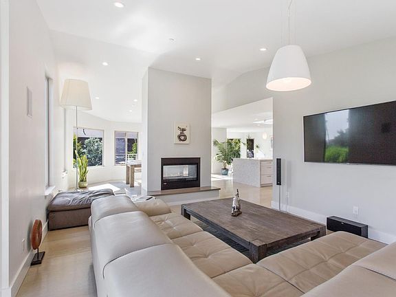 5th image of 477 Avenue Portola