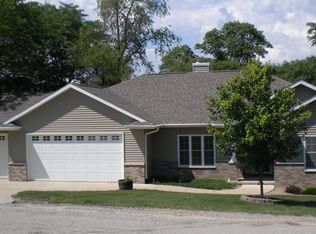 1095 Vista Rd, Ely, IA 52227