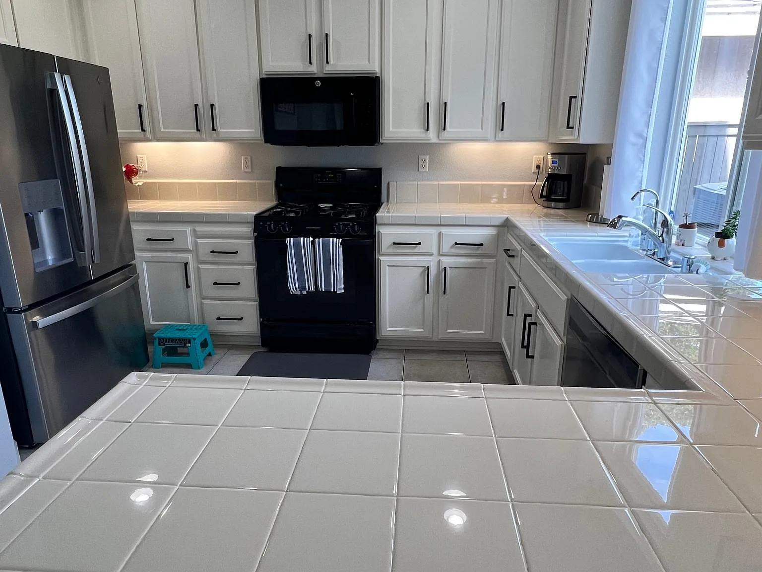 5 bed, 2137 sqft, $3,200 — Photo 3
