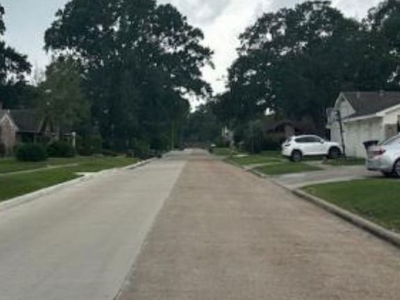 Exterior Neighborhood (street photo)