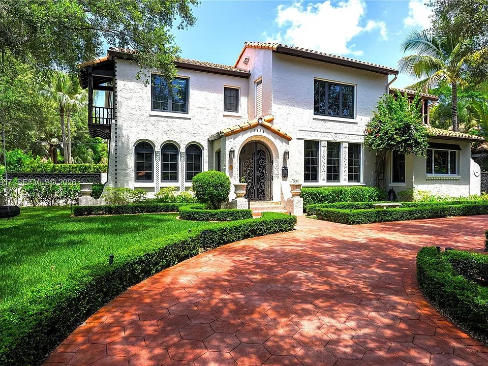 1822 Country Club Prado