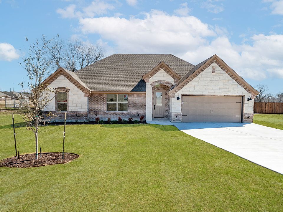 1st image of 560 Walking Horse Dr