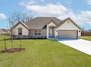 560 Walking Horse Dr, Stephenville, TX 76401