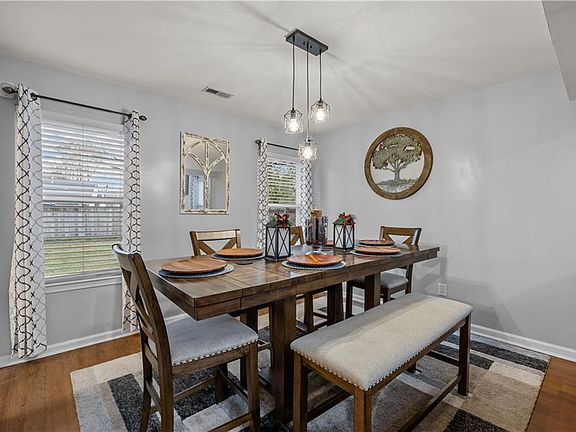3rd image of 3 Travis Cir