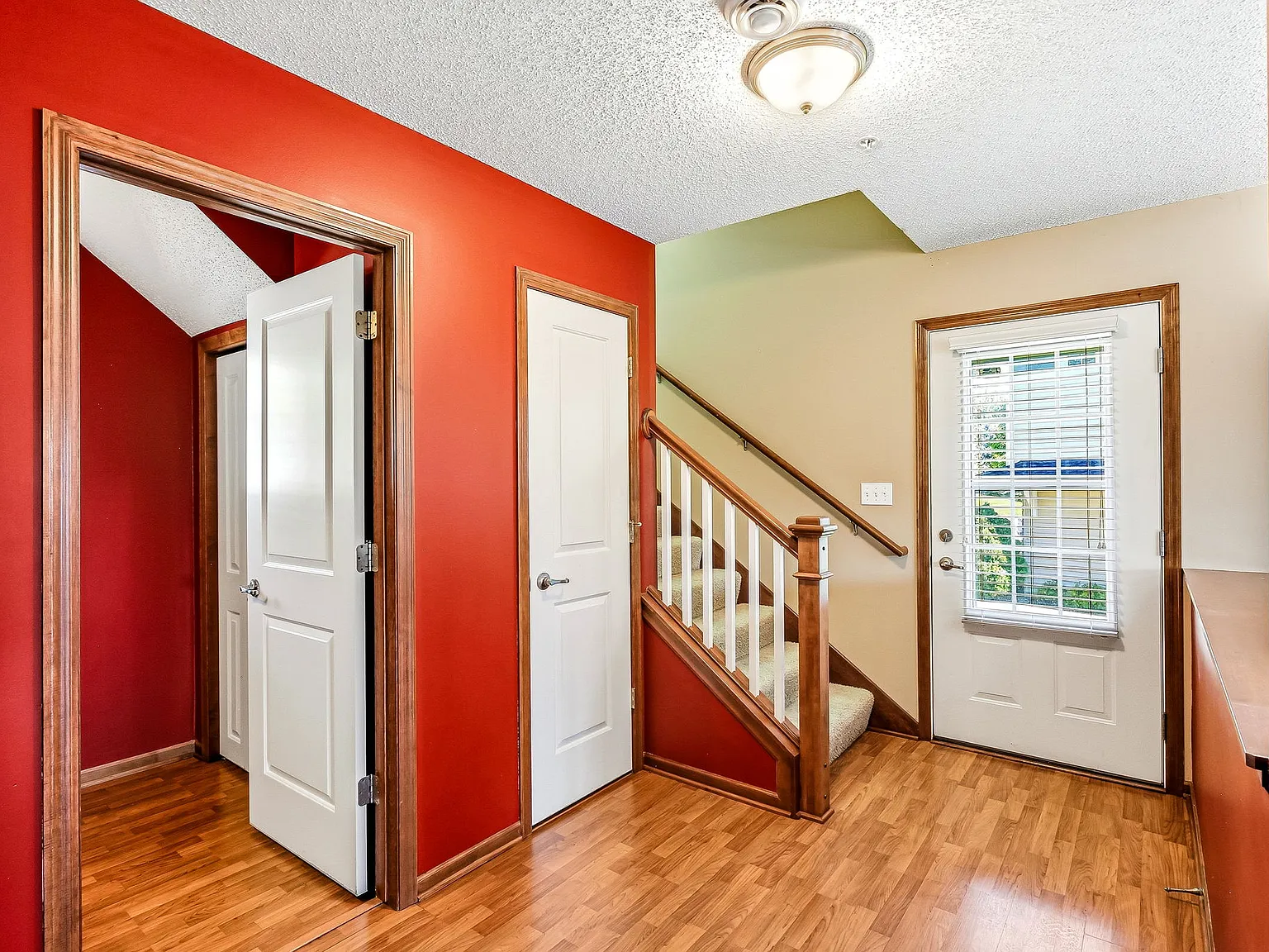 3 bed, 2.5 bath, 1911 sqft, $2,500 — Photo 3