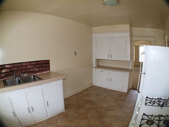 other view of kitchen