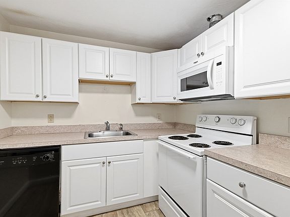 5th image of 451 School St Unit 1-12