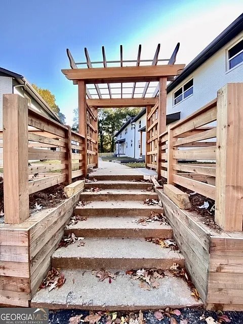 2 bed, 1.0 bath, 636 sqft, $1,295 — Photo 2