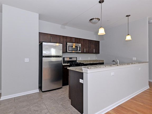 3rd image of 76 Saint Pauls Ave APT 1H