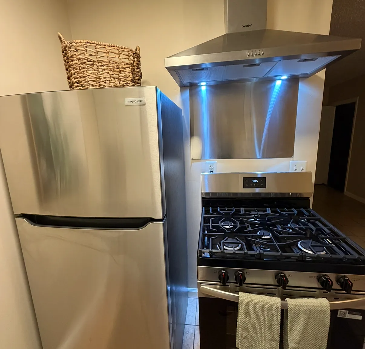 Elizabeth Ave, South Gate — Photo 4