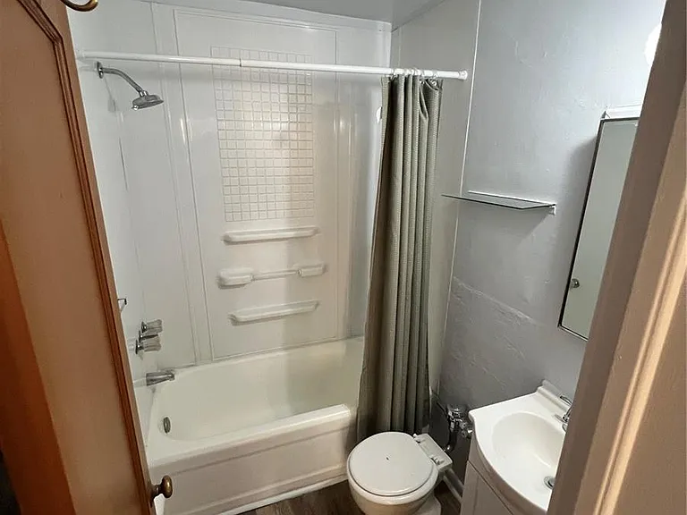 2535 E 14th Ave #10 — Photo 6