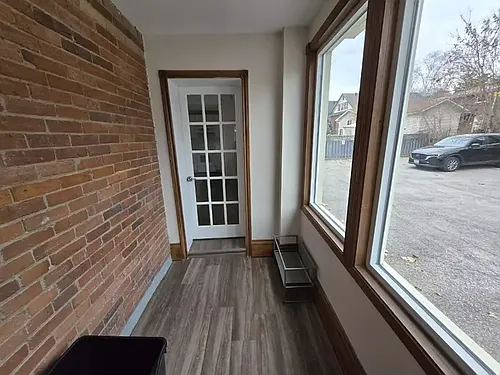 19 Albert St N Photo 1