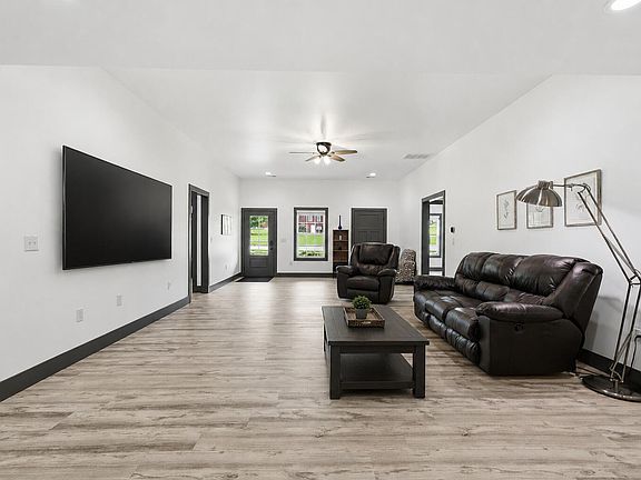 5th image of 256 Waco Hts