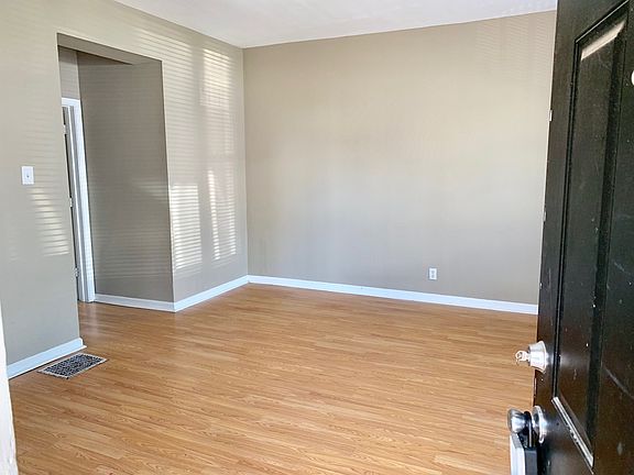 3rd image of 112 E Etta Ave