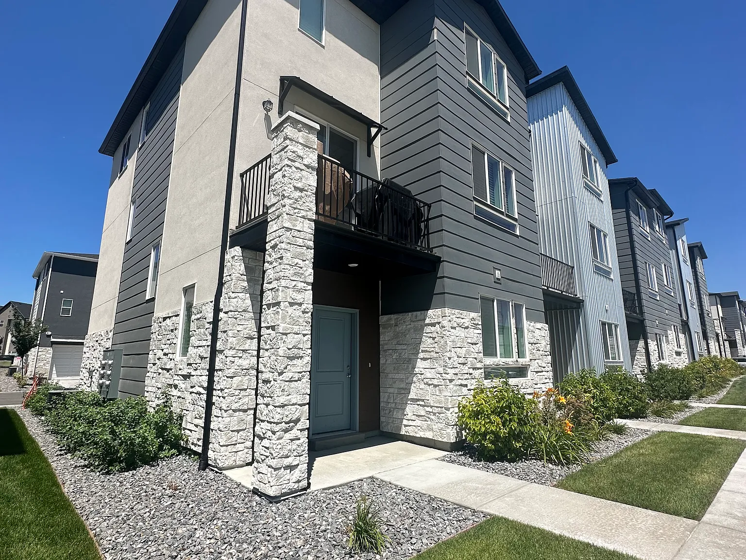 4 bed, 3.5 bath, 2025 sqft, $2,346 — Photo 1