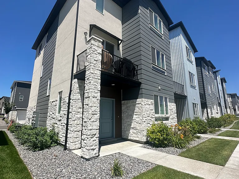 1023 W 360 S — Photo 1