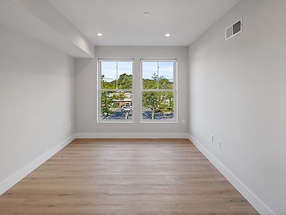 5th image of 186 Bedford St #204