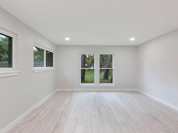 5th image of 11508 Bell Ave