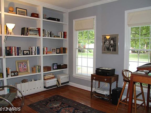4th image of 225 Whitney Pl NE