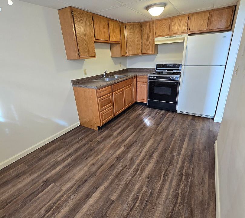 1st image of 209 W School St #A