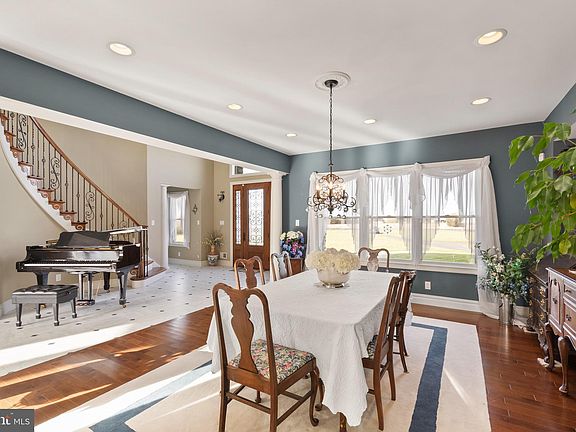 5th image of 4927 Piacenzia Ave
