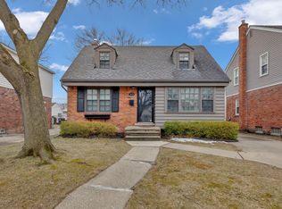 419 Hillcrest Ave, Grosse Pointe Farms, MI 48236