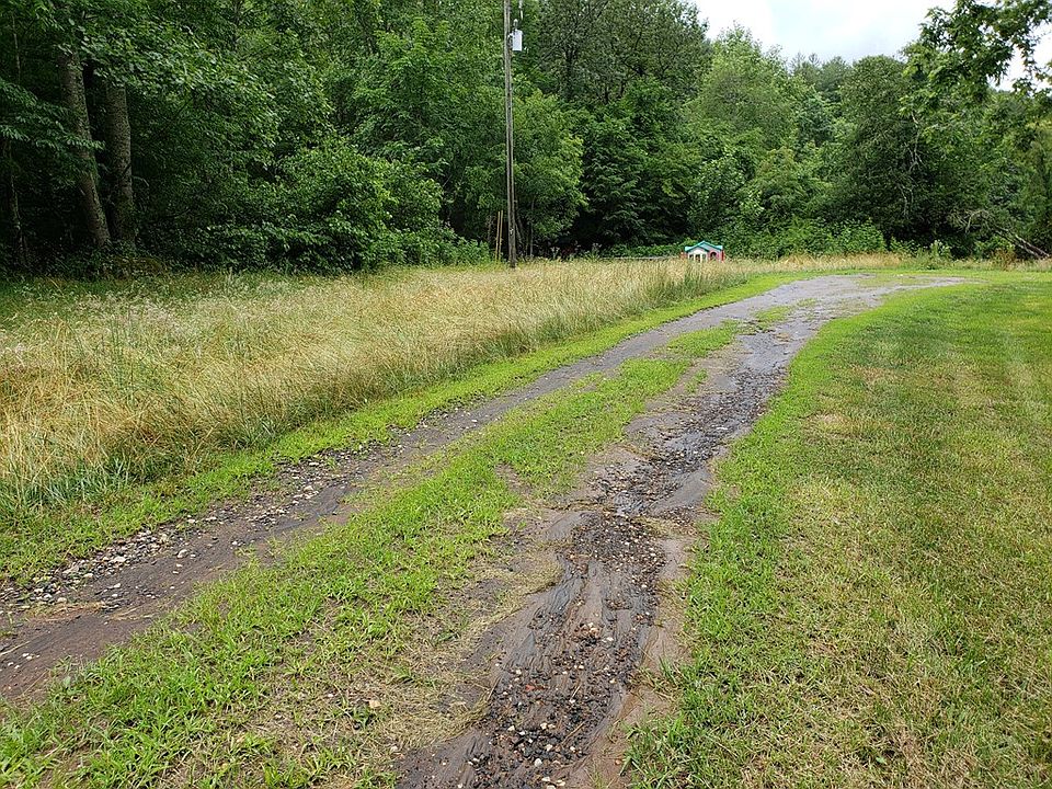 2nd image of 47 Greene Lane Ext