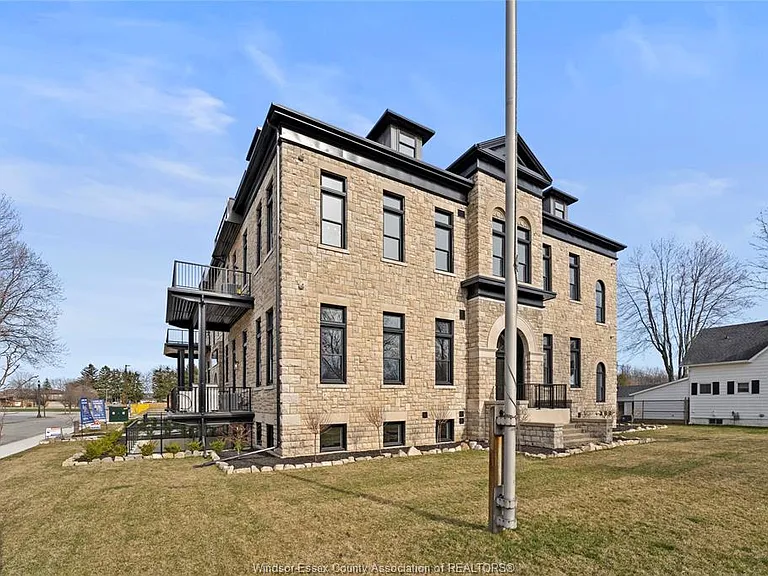 247 Brock St #404 — Photo 27
