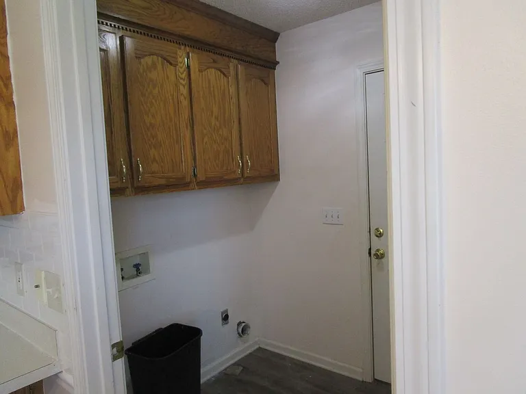 2555 Nicholson Dr — Photo 8