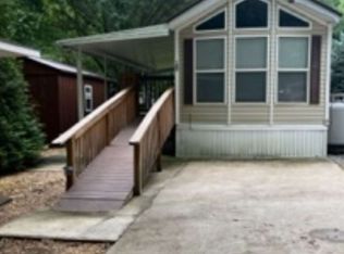 107 Riverside Pl, Cleveland, GA 30528